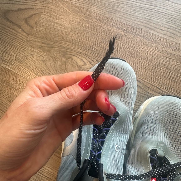 On Cloud Running Women’s Blue Grey and White Athletic Shoes Size 9 Cloudtec - Picture 5 of 5